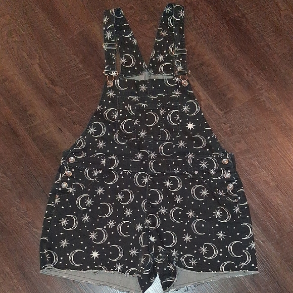 Hot Topic Denim - Hot Topic Denim Black Moon & Star Short Overalls for Kids